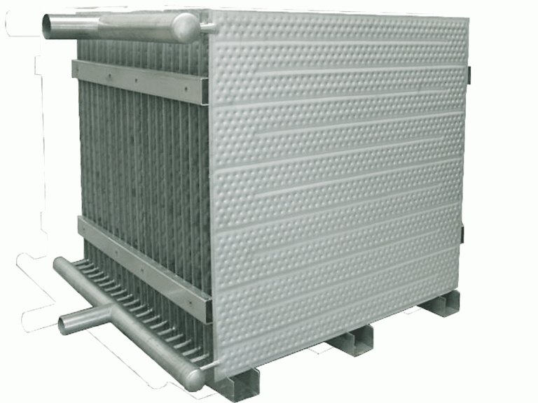Plattenwärmetauscher aus Thermoblechen mit Rohranschlüssen.