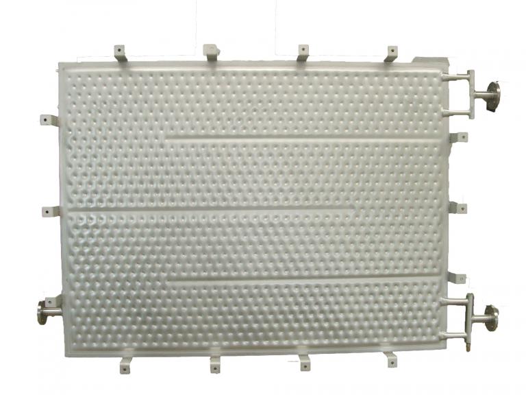 Thermoblech eines Plattenwärmetauschers mit geprägter Metalloberfläche.